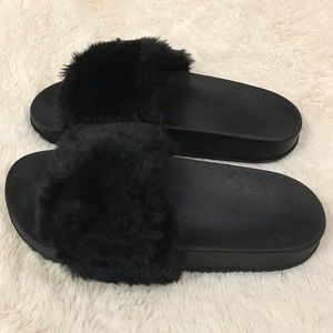 Faux fur slides